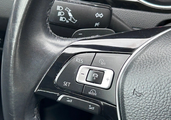 Volkswagen Passat cena 83900 przebieg: 109256, rok produkcji 2018 z Poddębice małe 781